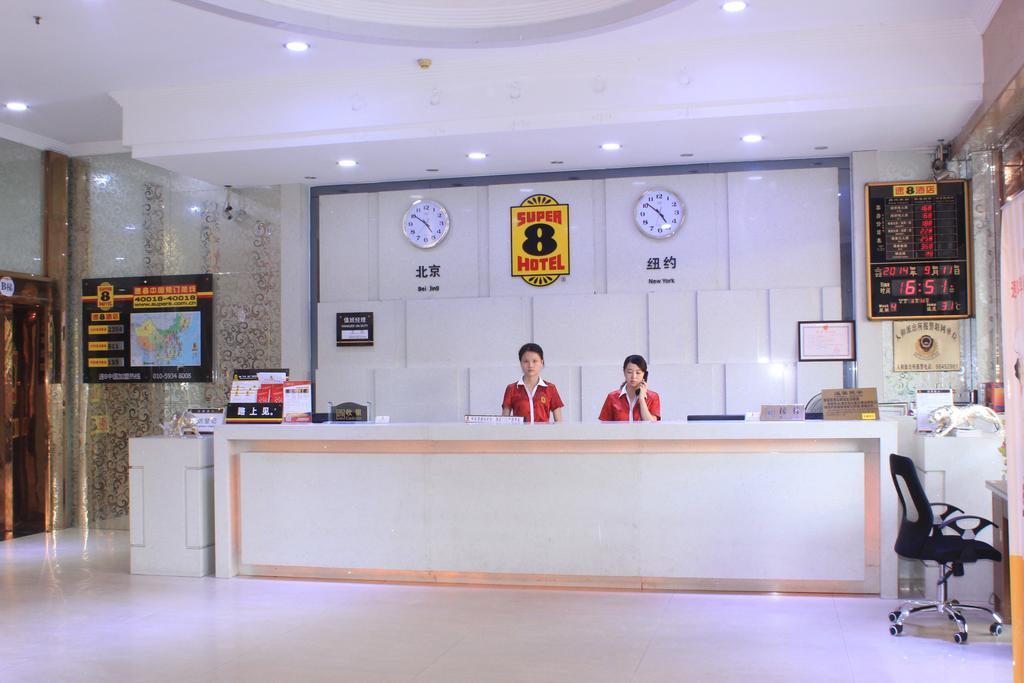 Super 8 Hotel Guangzhou Baiyun Airport Subway Station Inn Kanton Exteriér fotografie
