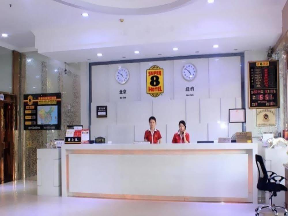 Super 8 Hotel Guangzhou Baiyun Airport Subway Station Inn Kanton Exteriér fotografie