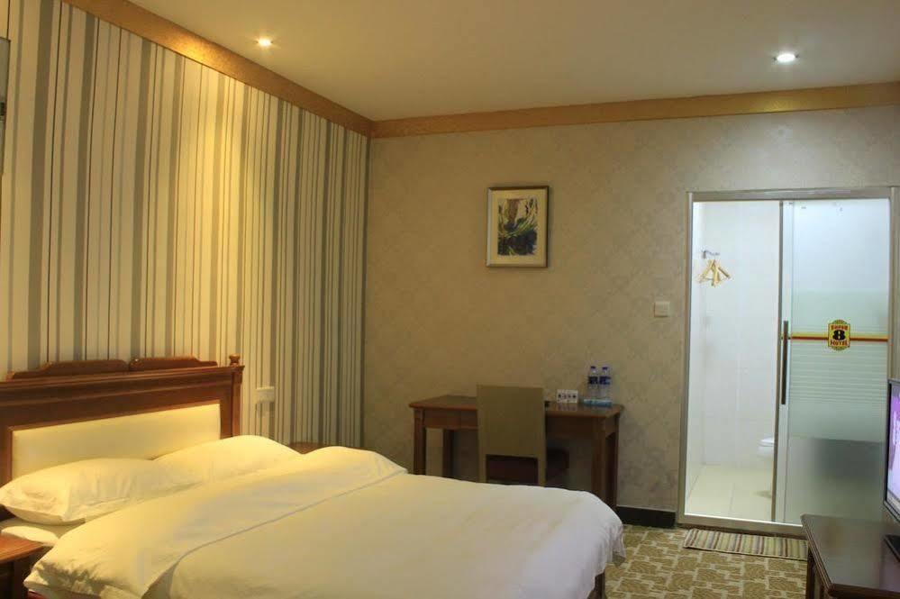 Super 8 Hotel Guangzhou Baiyun Airport Subway Station Inn Kanton Exteriér fotografie